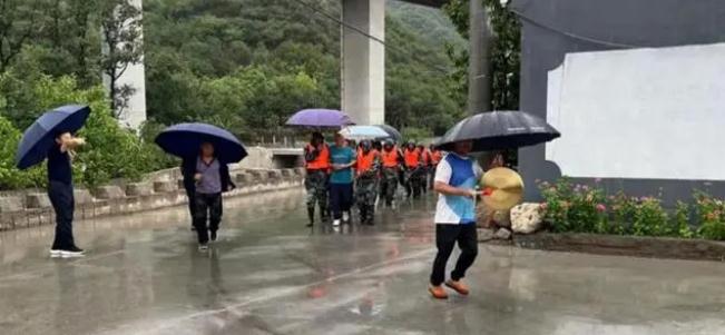 昌平區(qū)十三陵鎮(zhèn)舉辦防汛應(yīng)急演練 全力以赴筑牢群眾&ldquo;安全堤&rdquo;